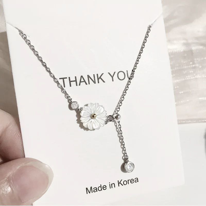 Silver necklace white flower / سلسلة فضة