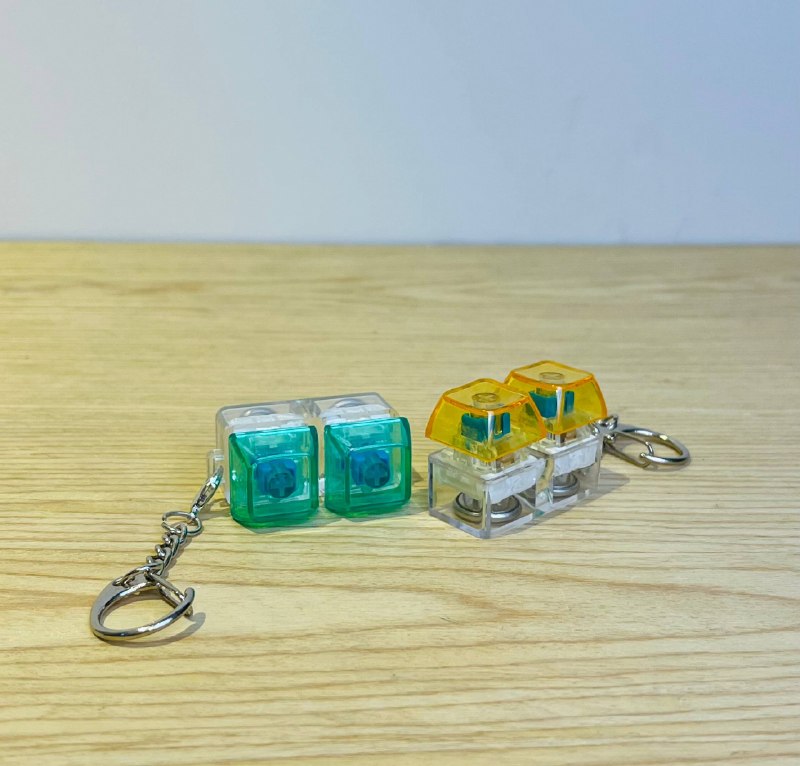 2-Key Mechanical Keyboard / ميدالية مفاتيح على شكل كى بورد ثنائية