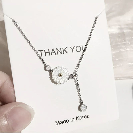 Silver necklace white flower / سلسلة فضة