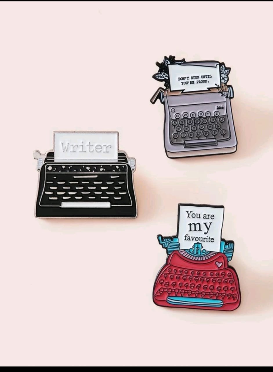 Typewriter Brooch / بروش آلة كاتبة