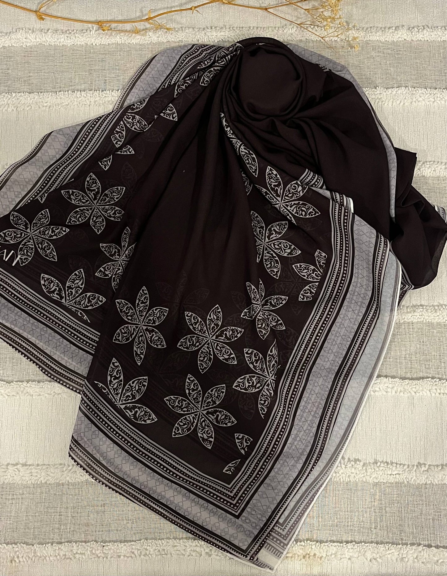 Crepe Scarf/ إيشارب كريب