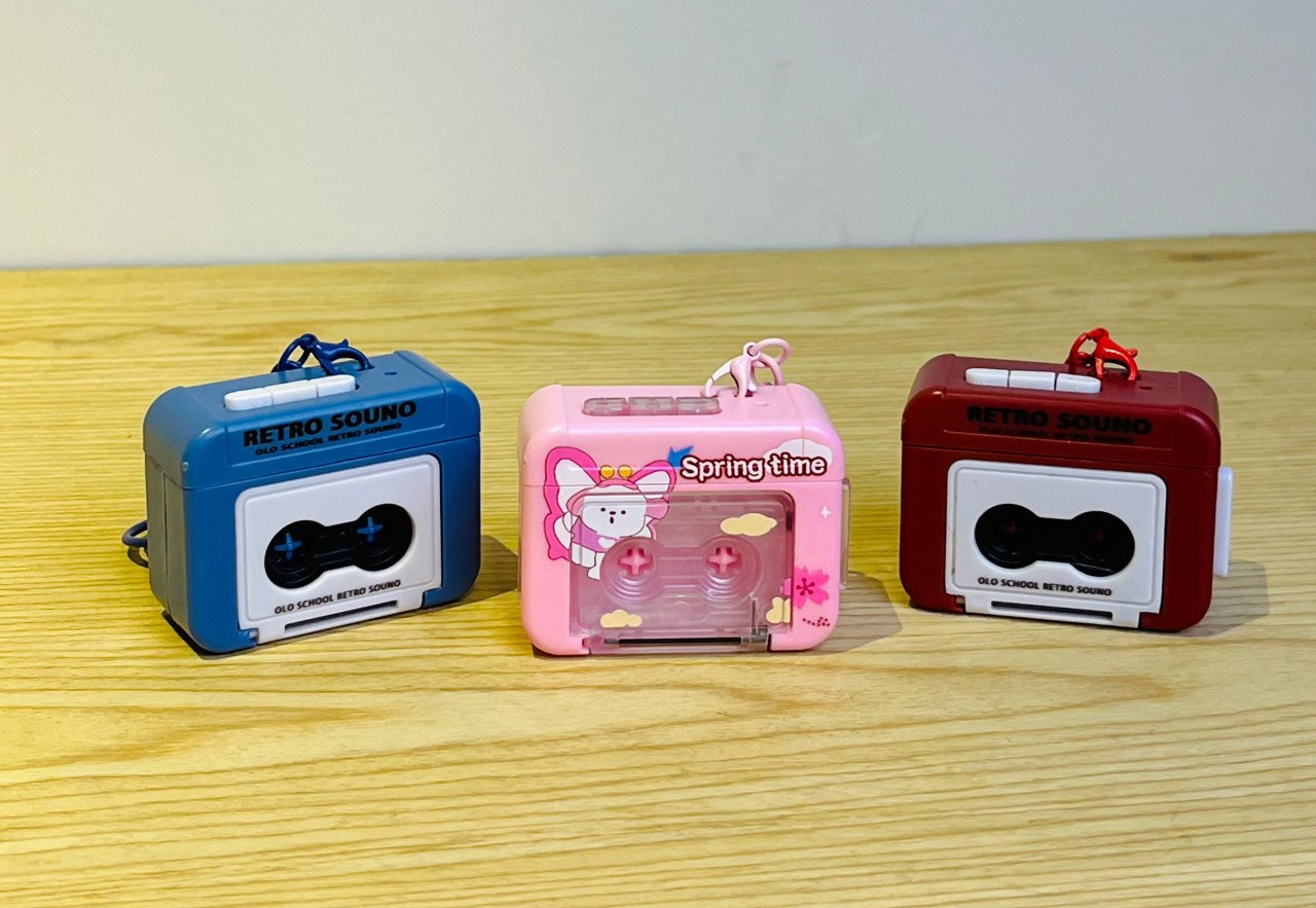 Cassette-Style Voice Recorder Keychain / ميدالية مفاتيح على شكل كاسيت