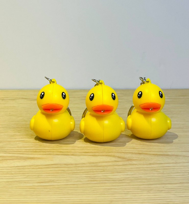 Duck Model Keychain Flashlight / ميدالية مفاتيح على شكل بطة مزودة بفلاش