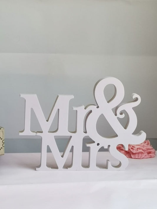 White Mr&Miss Table Decorations / Mr&Miss ديكور