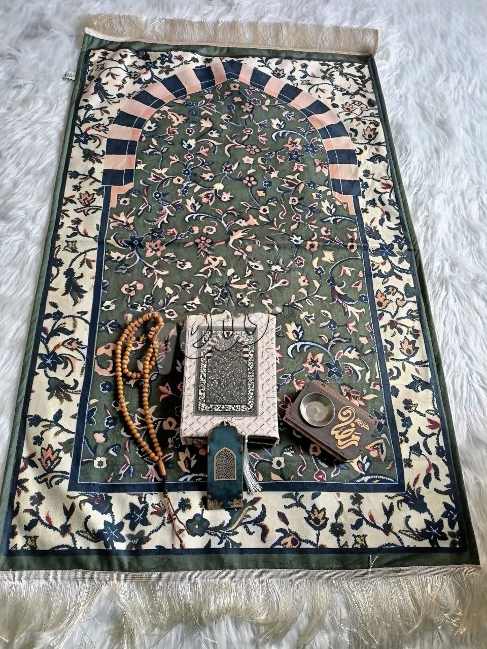 Rawdah Prayer Mat Inspired / سجادة صلاة مستوحاة من الروضة